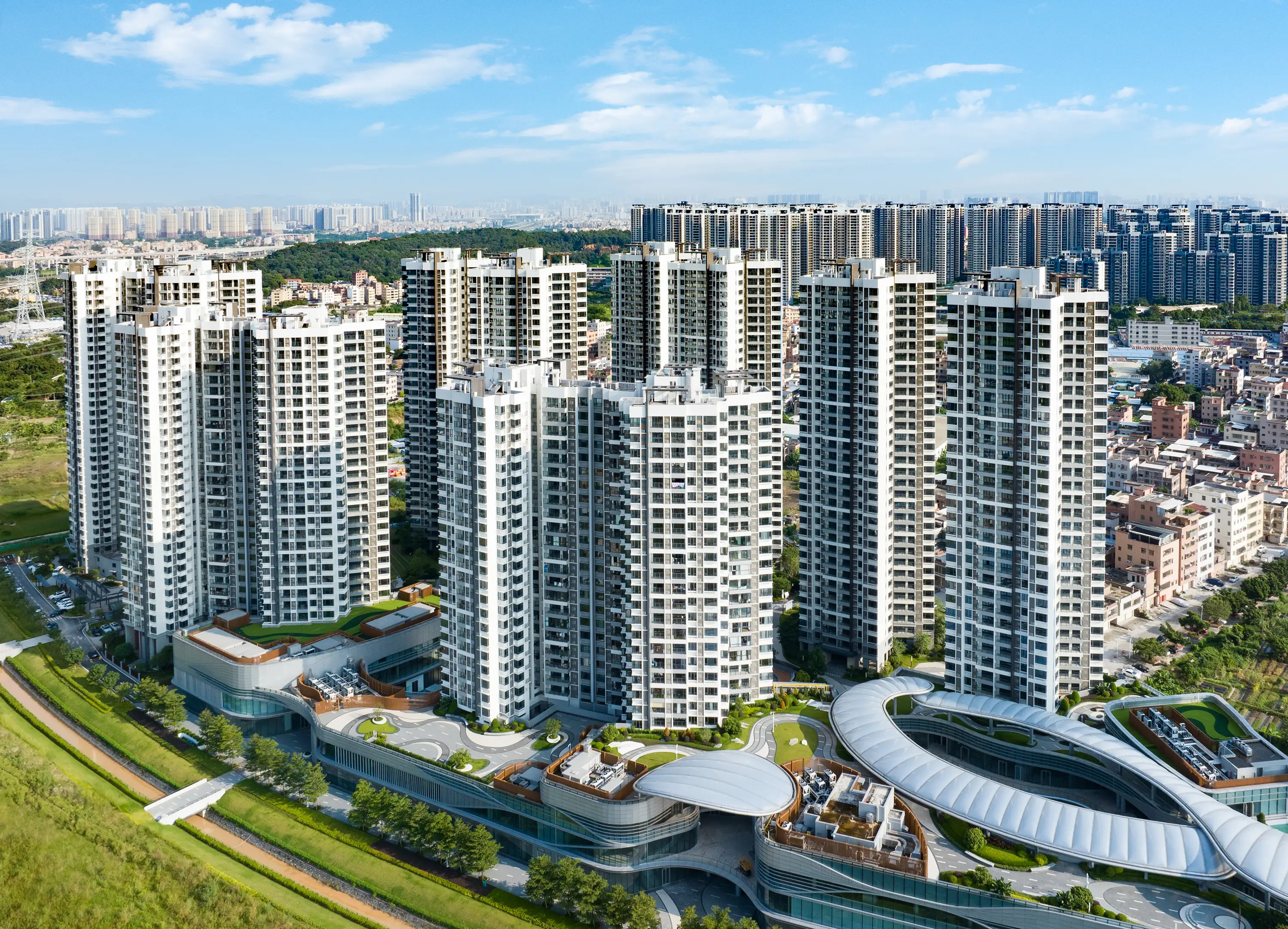 房地产"三国杀"：有人抢房有人砍价，2025年最魔幻的买房故事都在这了